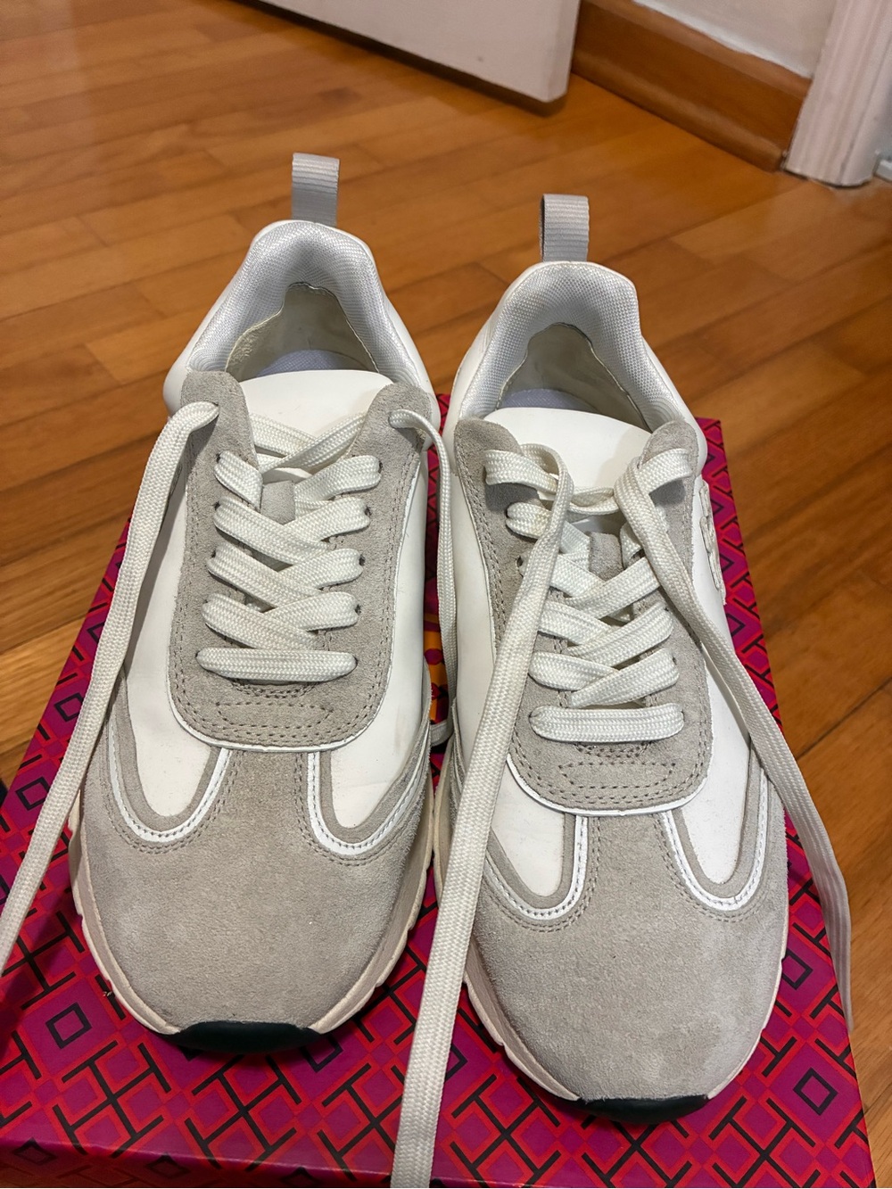 Tory Burch Good Luck Trainer Sneaker White New Ivory Gray Suede Logo 8.5 Authent - Picture 7 of 17